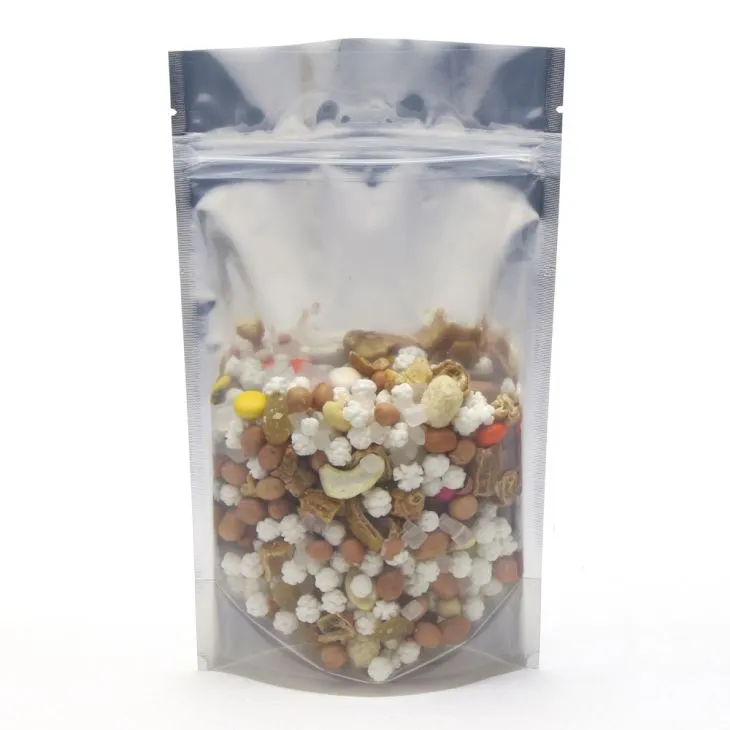 Transparentna aluminijumska folija koja stoji gore